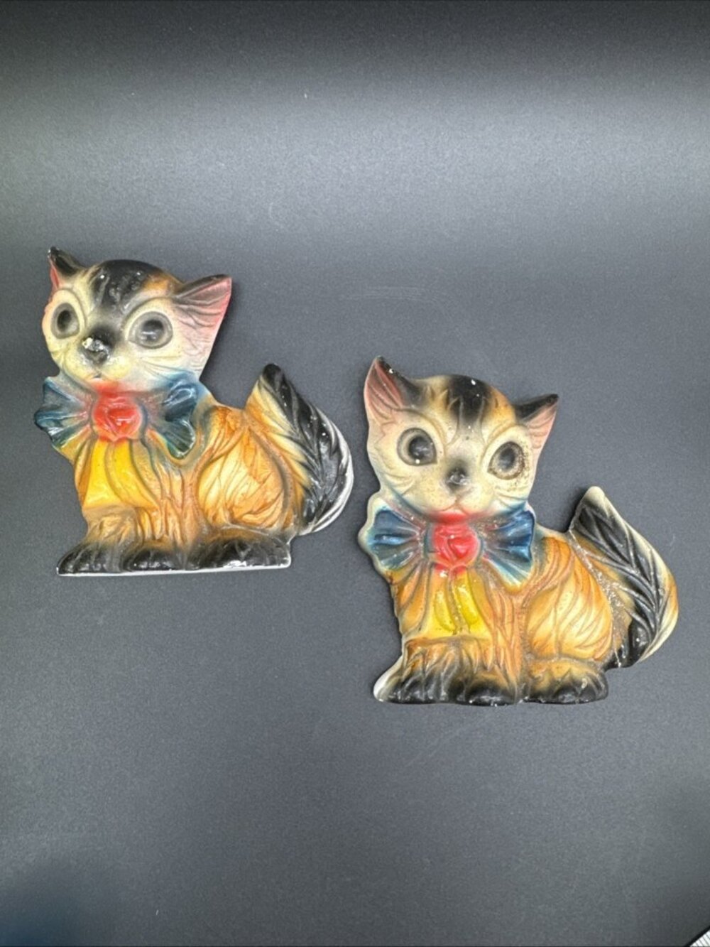 Vintage Kitschy Cat Kitten Heart Bow Chalkware Wall Decor Set